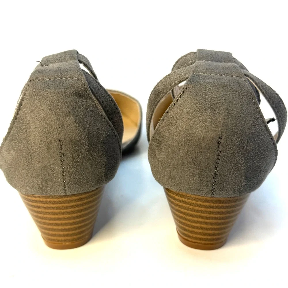 Journee‎ Collection Women's Arkie Pointed Toe Demi Wedges Size 10 Gray NWT/BOX